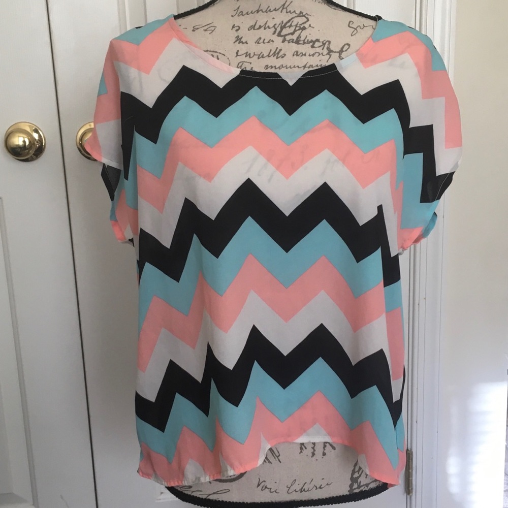 Rue 21 Size M Light Pink Zig zag Top